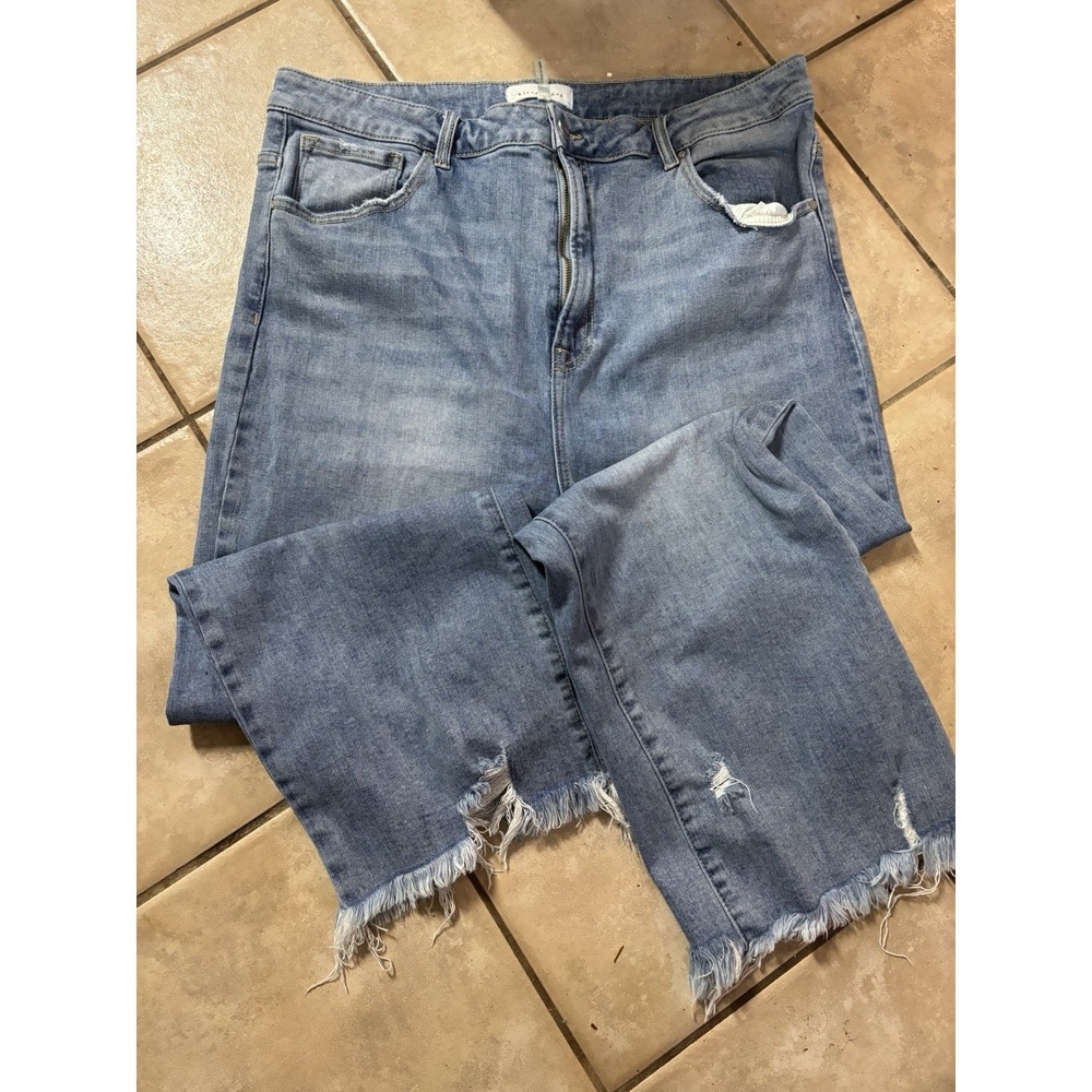 Risen Women's Cropped‎ Ankle Jeans 3XL Distressed Frayed Ends Medium Wash